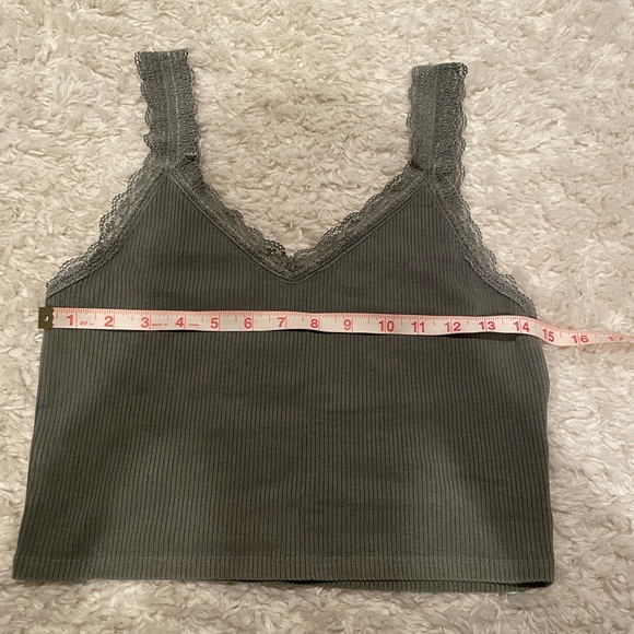 Cropped Tank Top - Picture 6 of 6